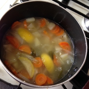 レモン入り野菜スープ